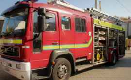 Великобритания передала Молдове две пожарные машины