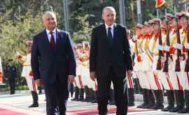 Igor Dodon ia conferit lui Erdogan Ordinul Republicii