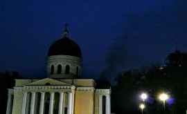 INCENDIU Nor de fum negru deasupra Catedralei Mitropolitane din Chișinău