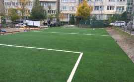 Футбольное поле построено во дворе столичного жилого комплекса ФОТО