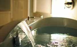 Bolile pe care le tratează o baie fierbinte în cadă 