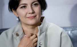 Silvia Radu a lăsat haina de ministru şi sa apucat de sădit flori FOTO