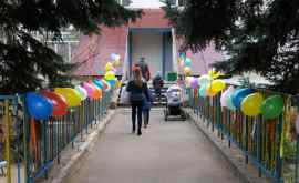 Copiii de la o grădiniță din capitală întîlniți cu baloane și hulubași FOTO