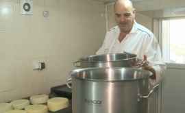 Поварфранцуз живущий в Городиште производит сыр из молдавского молока 