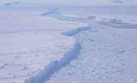 Cercetătorii NASA au descoperit un aisberg uriaș în Antarctica FOTO