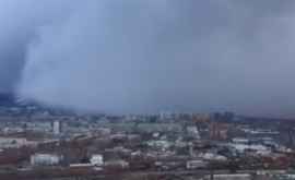 Momentul în care un oraș este acoperit cu totul de zăpadă adusă de un tsunami VIDEO