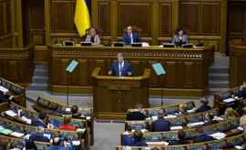 Верховная Рада одобрила введение на Украине военного положения 