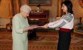 Посол Молдовы в Англии встретилась с королевой Елизаветой II ФОТО