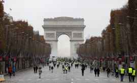 Arcul de triumf din Paris vandalizat de protestatari Ce spune Macron