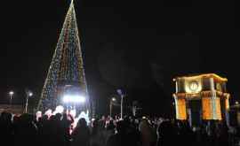 Зажглись огни на главной новогодней елке страны ФОТОВИДЕО