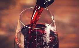 Бокал вина столь же вреден как три рюмки водки