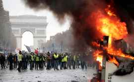 Правительство Франции призывает протестующих не выходить на улицу в субботу