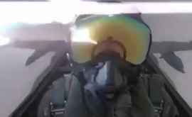  Reacția unui pilot cînd avionul în care se află este lovit de fulger VIDEO