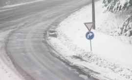 Salvatorii avertizează Pe mai multe drumuri din țară sa format ghețuș