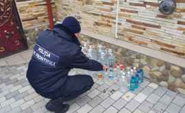 Percheziții în Briceni Polițiștii au găsit sute de litri de alcool contrafăcut