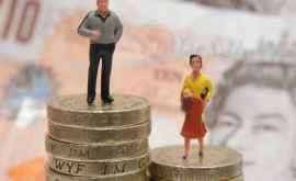 Femeile cîștigă lunar un salariu mai mic decît bărbații 