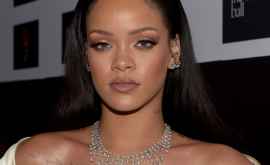 Rihanna șia dat tatăl în judecată