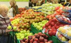 Cine în Moldova cumpără fructe și legume la piețe și cine în supermarketuri