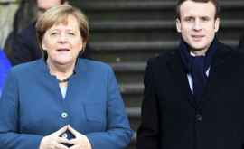 Merkel și Macron huiduiți de protestatari în Germania