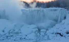 Завораживающие снимки замерзшего Ниагарского водопада