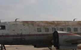 Un avion fantomă stă părăsit din 2010 pe un aeroport VIDEO