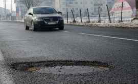 Drumarii vor acoperi azi gropile din asfalt de la Ciocana și Buiucani