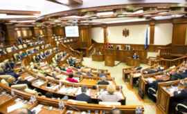 35 депутатов сохранили свои места в Парламенте