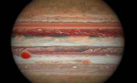Вихревые облака над Юпитером рисуют необычные картины