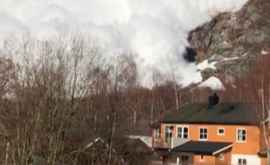 Un sat din Norvegia lovit de avalanșă VIDEO