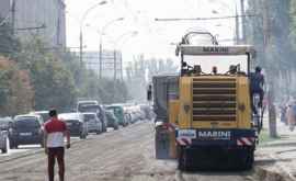 În capitală începe reparaţia străzilor și plombarea cu asfalt fierbinte