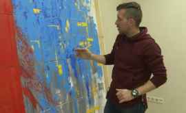 Pictorul Alex Gurschii lucrează la cel mai mare tablou din ţară
