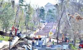 Pînă în luna iulie scările din granit din Parcul Valea Morilor vor fi renovate
