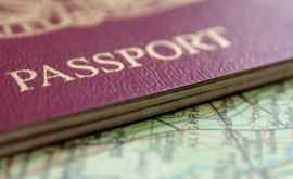В Великобритании начали выдавать паспорта без символики ЕС