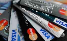 Все больше молдаван пользуются банковскими картами