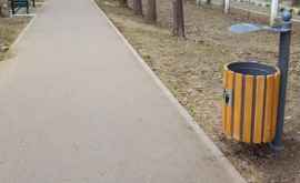 Datorită unei petiţii în parcul Butoiaş au fost instalate coşuri de gunoi