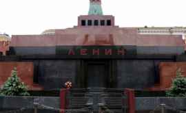 Мавзолей Ленина вновь открыт для посетителей 