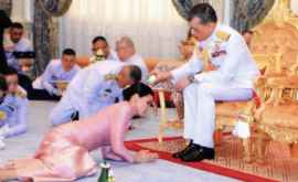 Regele Thailandei sa căsătorit cu comandanta unității sale de bodyguarzi
