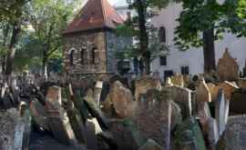 În Chişinău 45 din morminte sînt părăsite 