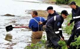 Salvatorii din nou în alertă Alte zeci de gospodării inundate