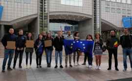 Молдаване в Бельгии вышли на мирную демонстрацию перед Европарламентом