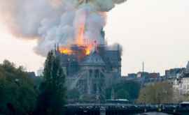 Cînd va fi oficiată prima slujbă în Catedrala NotreDame după incendiu