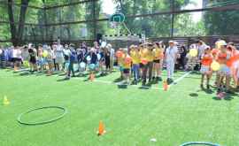 Zeci de copii practică sportul gratis datorită noilor terenuri de sport apărute în Chișinău 