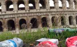 Oamenii dintrun oraș italian se sufocă de gunoaiele de pe străzi VIDEO