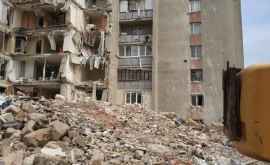 Bloc cu 9 etaje prăbușit parțial la Otaci Încep lucrările de demolare VIDEO