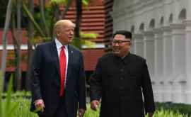 Moment istoric Trump și Kim Jongun şiau dat mîna la frontiera dintre cele două Corei VIDEO