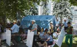 Санду требует выяснить как палатки ГИЧС оказались у протестующих