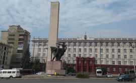 Начался ремонт памятника освободителям Кишинева 