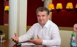 Vasile Chirtoca Numărul angajaților din primărie trebuie micșorat iar salariile majorate