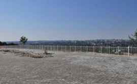 Знаменитый холм Волна на Чеканах превращается в сквер ФОТО