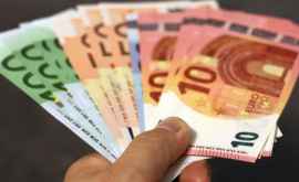 Un milionar oferă 16000 de euro celui care îi va seduce soția